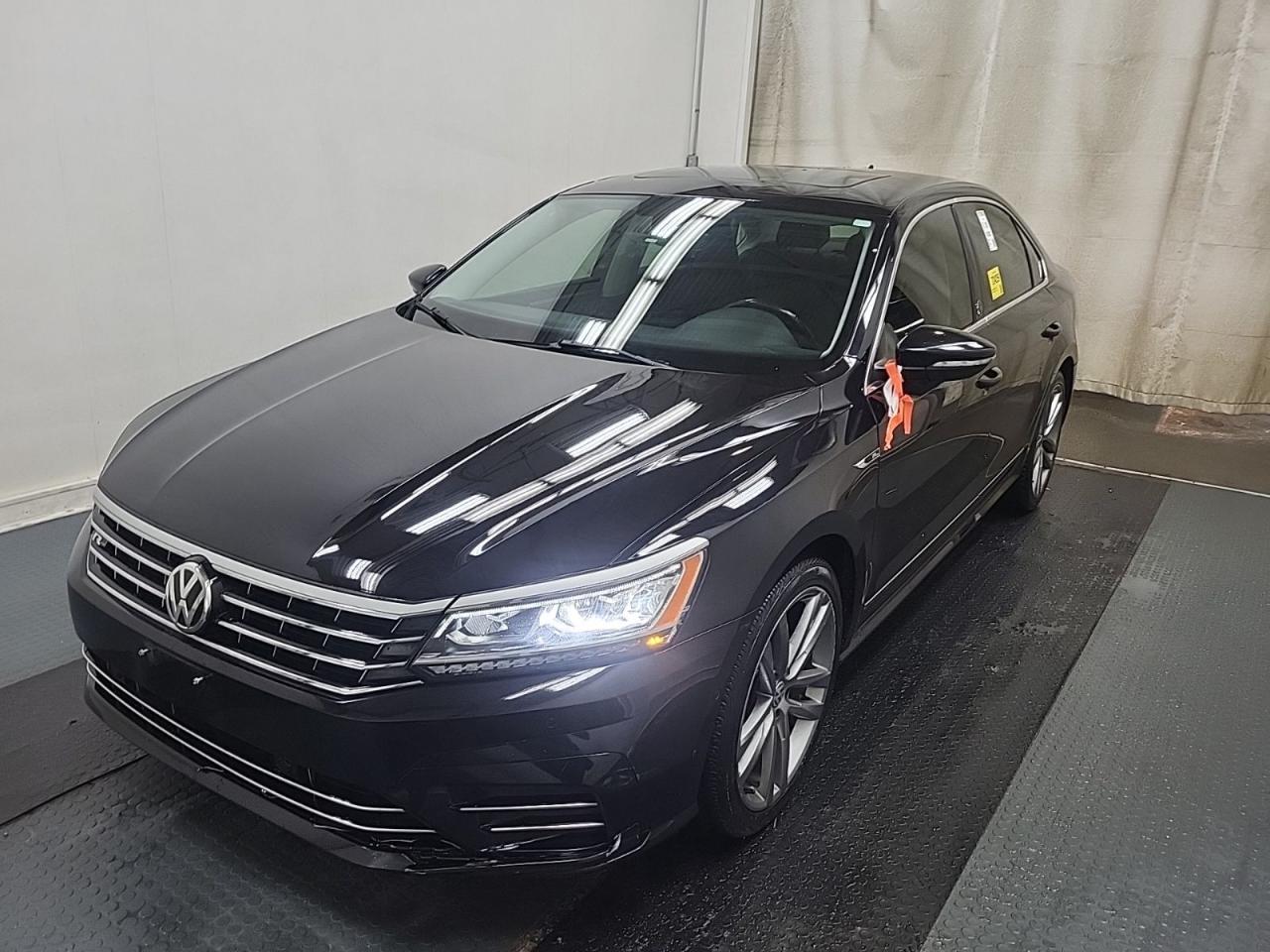 Used 2019 Volkswagen Passat Wolfsburg Edition / Leather / Sunroof / Push Start for sale in Mississauga, ON