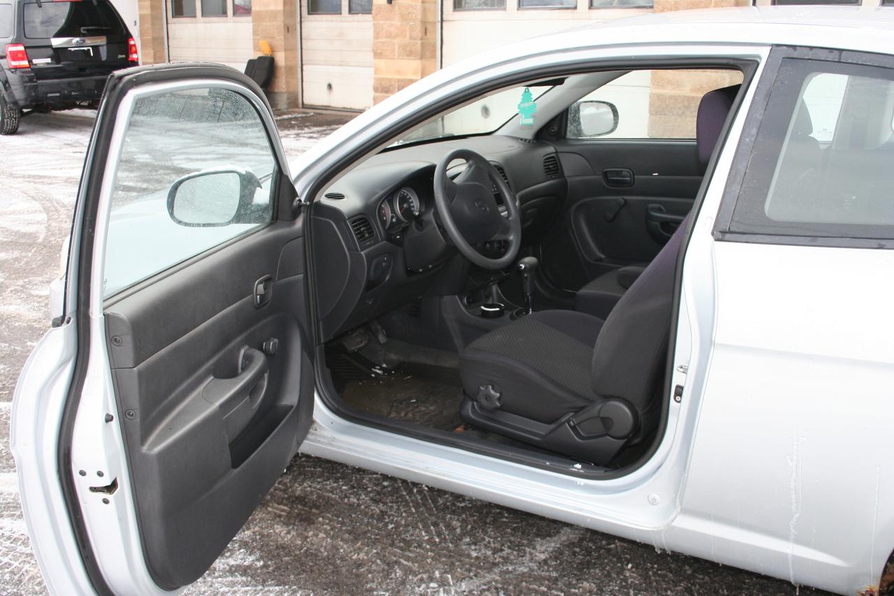 2010 Hyundai Accent  - Photo #7