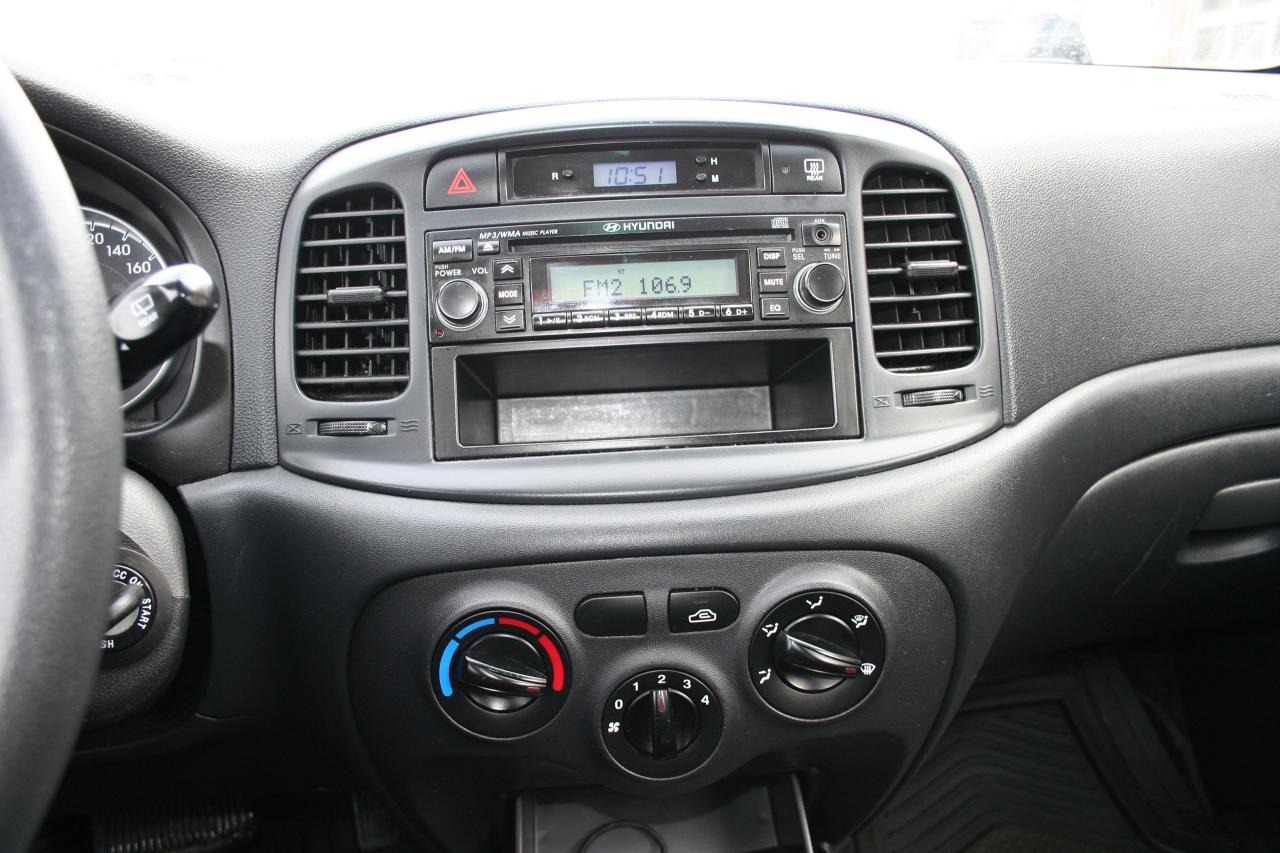 2010 Hyundai Accent  - Photo #10