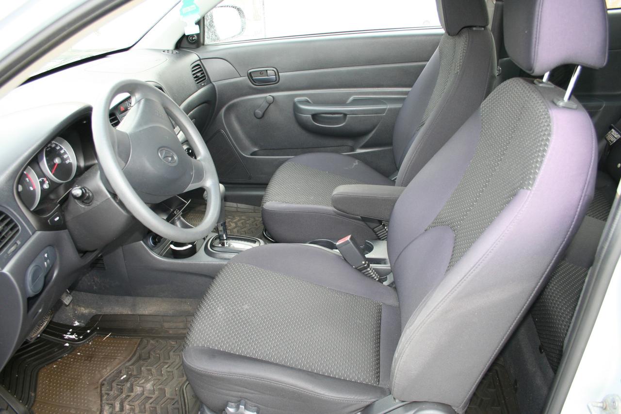 2010 Hyundai Accent  - Photo #8
