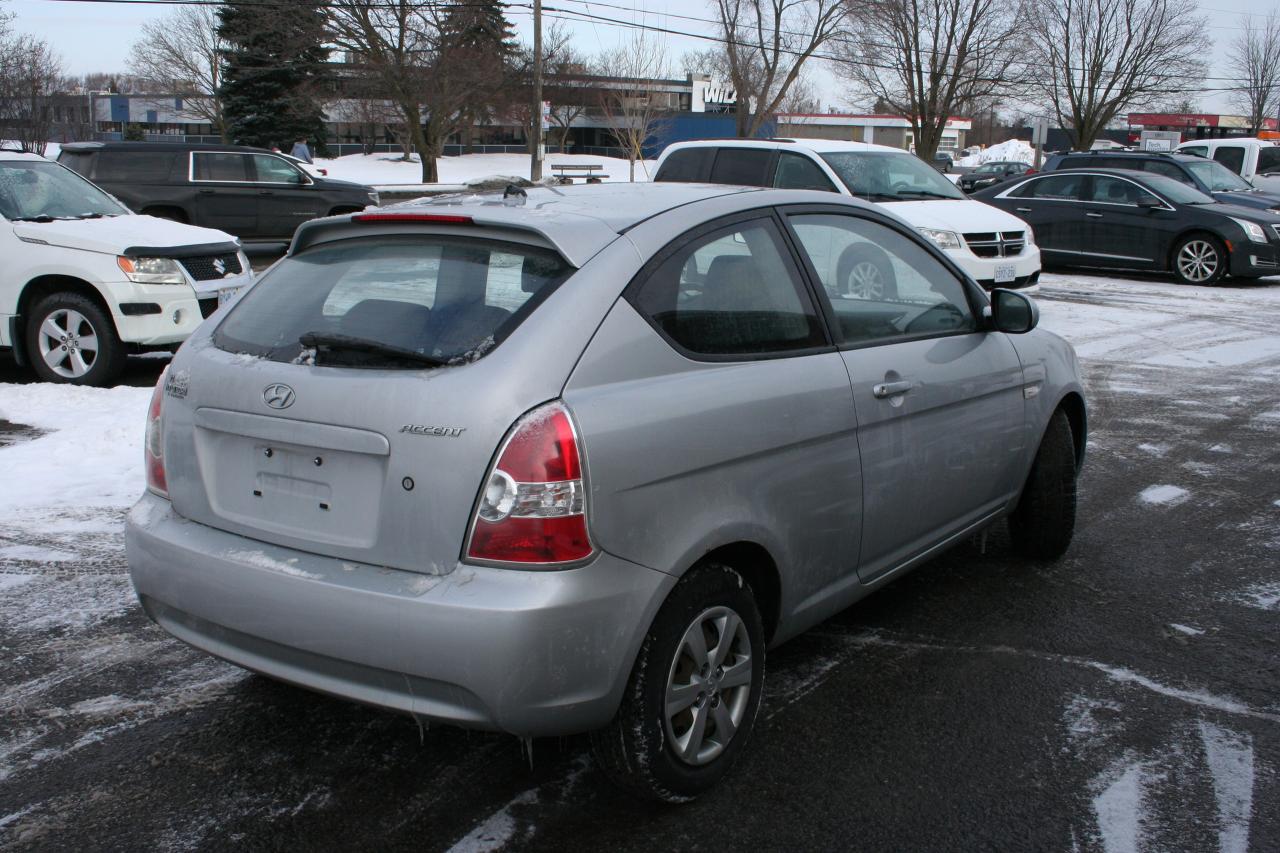 2010 Hyundai Accent  - Photo #3