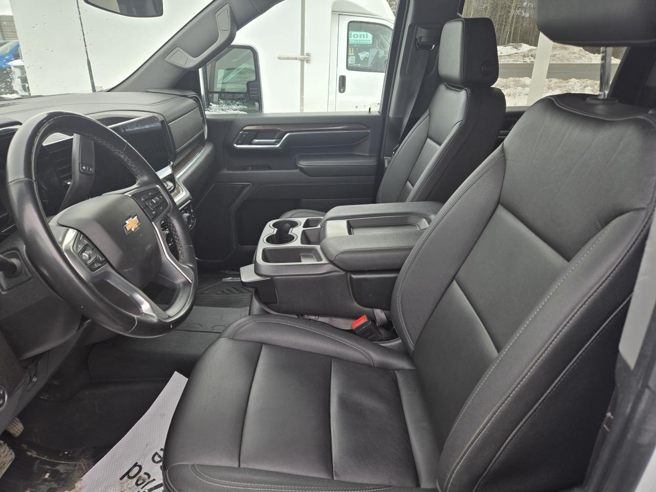 2024 Chevrolet Silverado 2500 4WD Crew Cab 159" LT - Photo #4