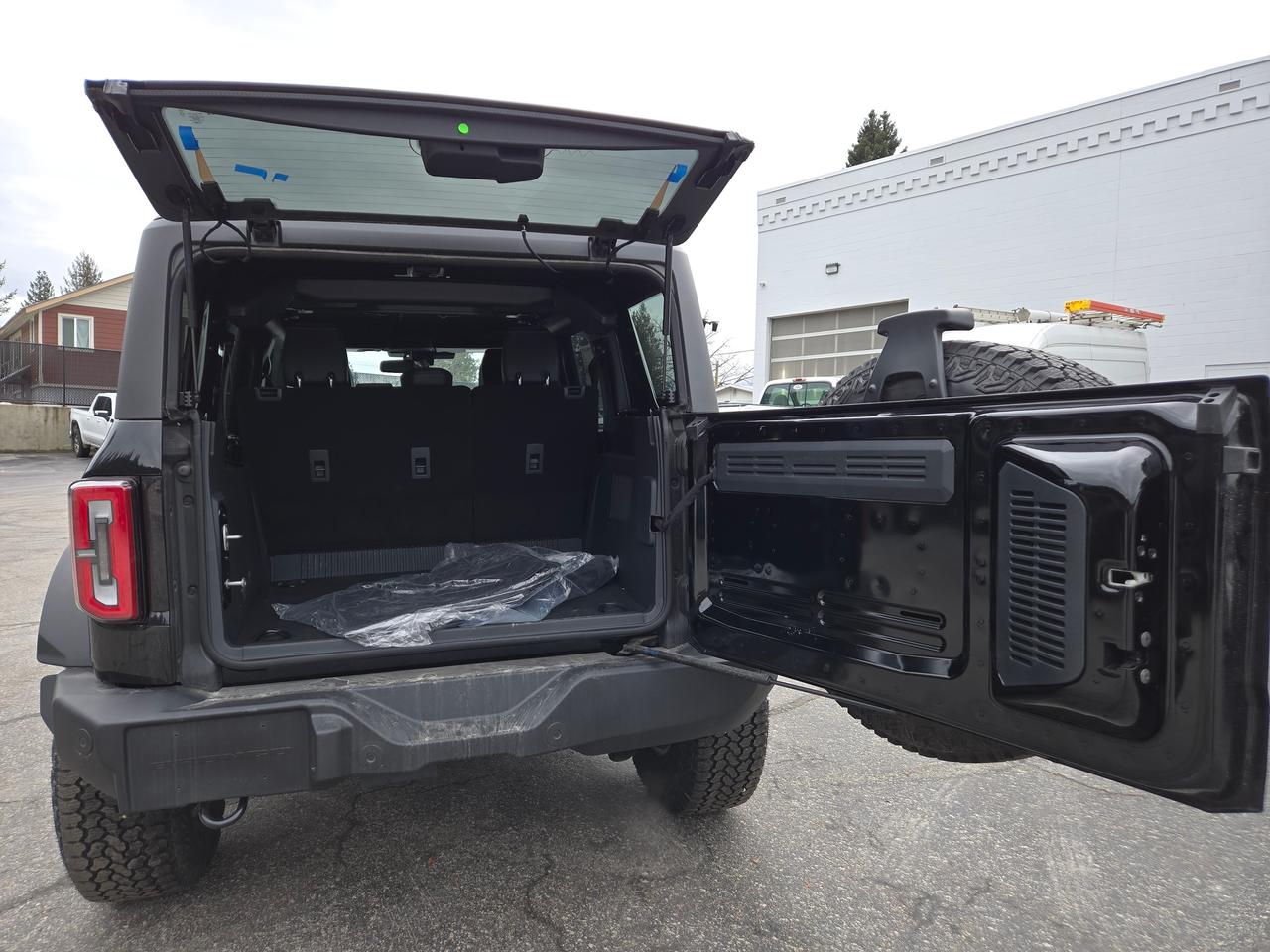 2025 Ford Bronco Outer Banks Photo4