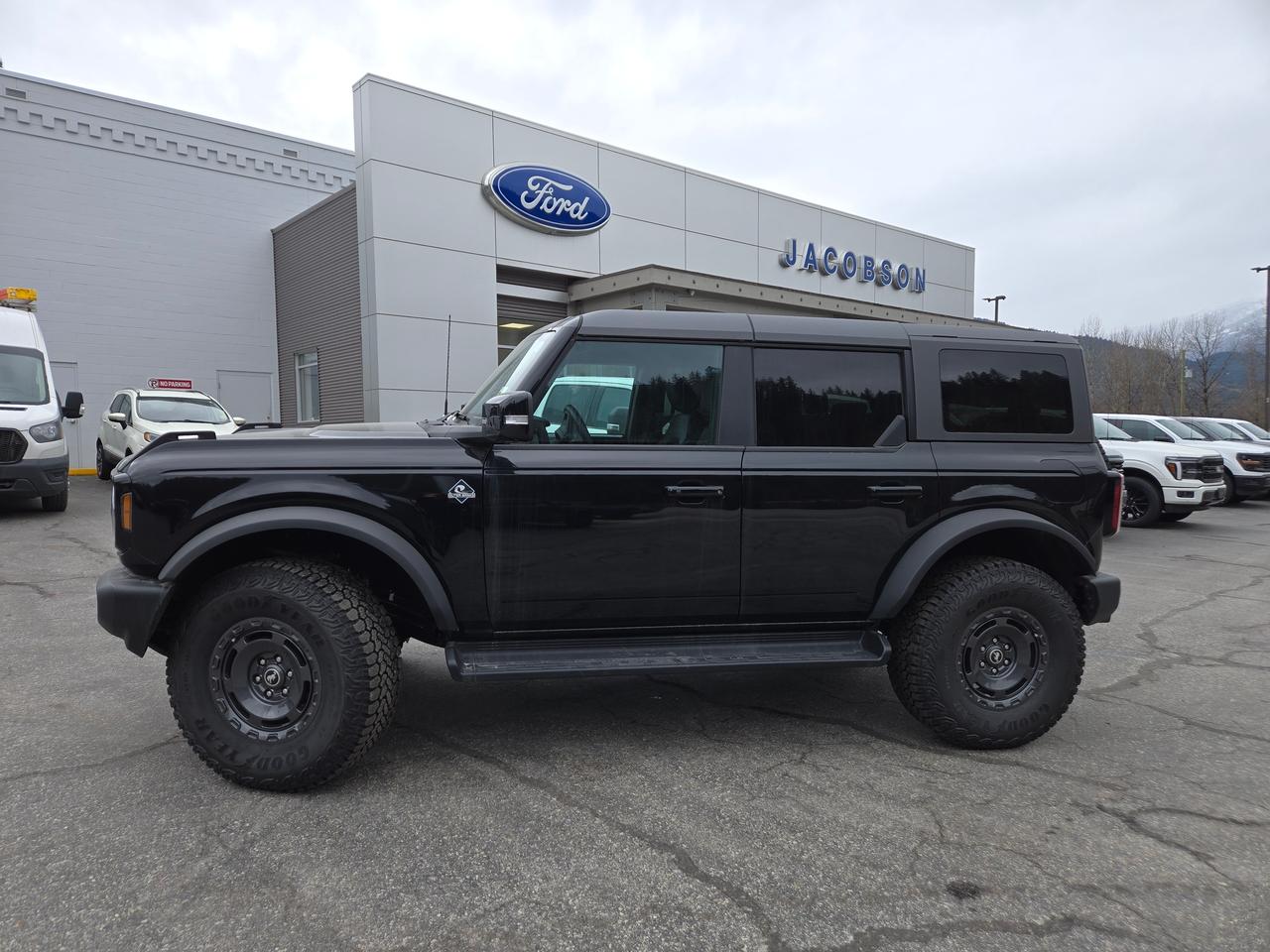 2025 Ford Bronco Outer Banks Photo1