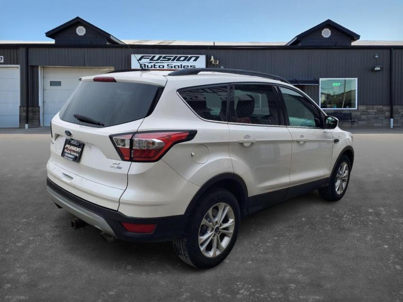 2018 Ford Escape SE 4WD-"NO TAX SALE-MAX $2000-LTD TIME ONLY" Photo4