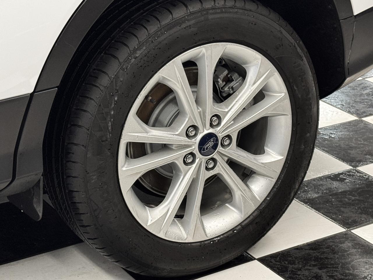 2017 Ford Escape SE+ApplePlay+Camera+New Brakes+CLEAN CARFAX - Photo #47