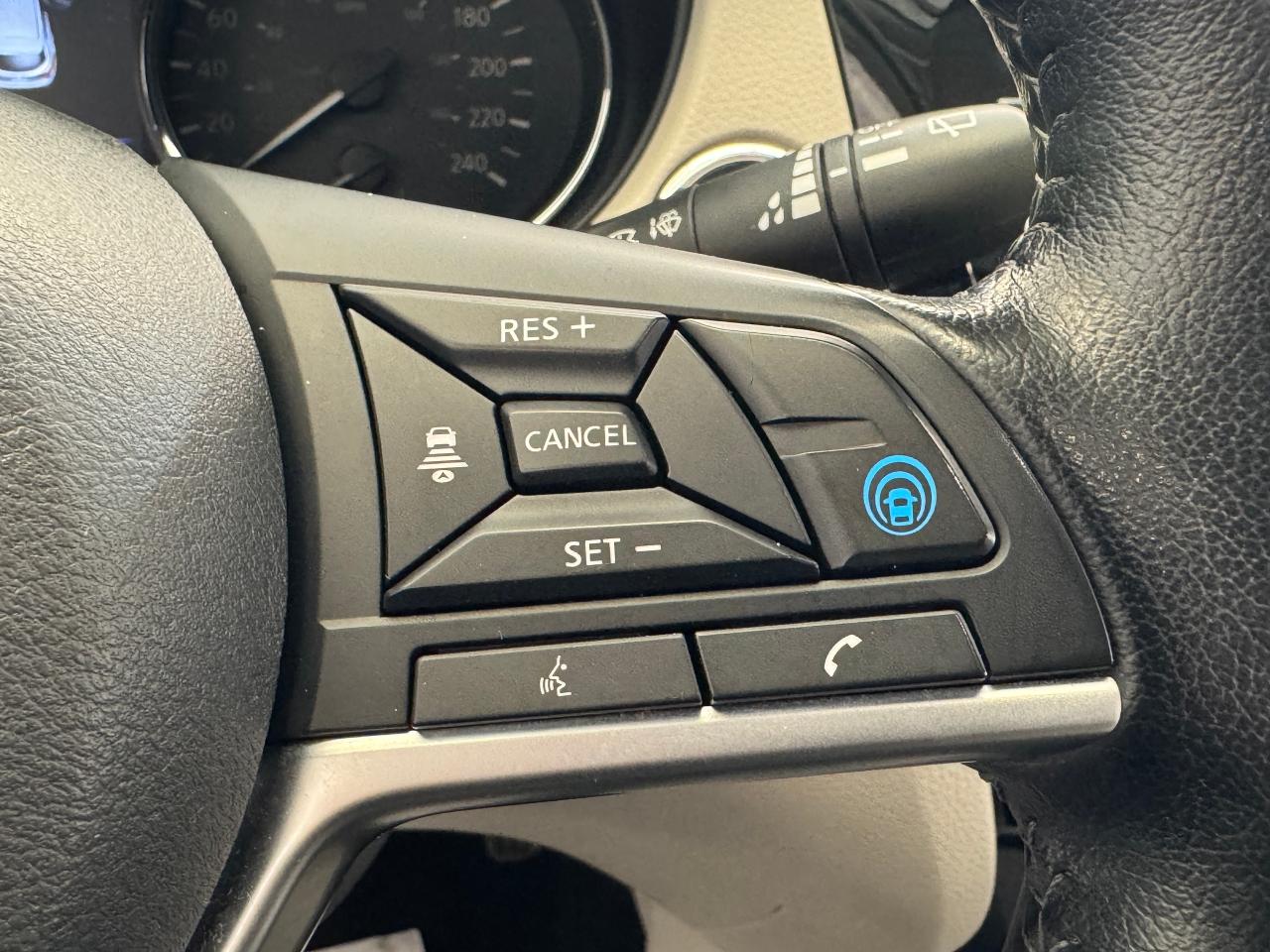 2022 Nissan Qashqai SV AWD+Roof+Adaptive Cruise+RMT Start+CLEAN CARFAX - Photo #4