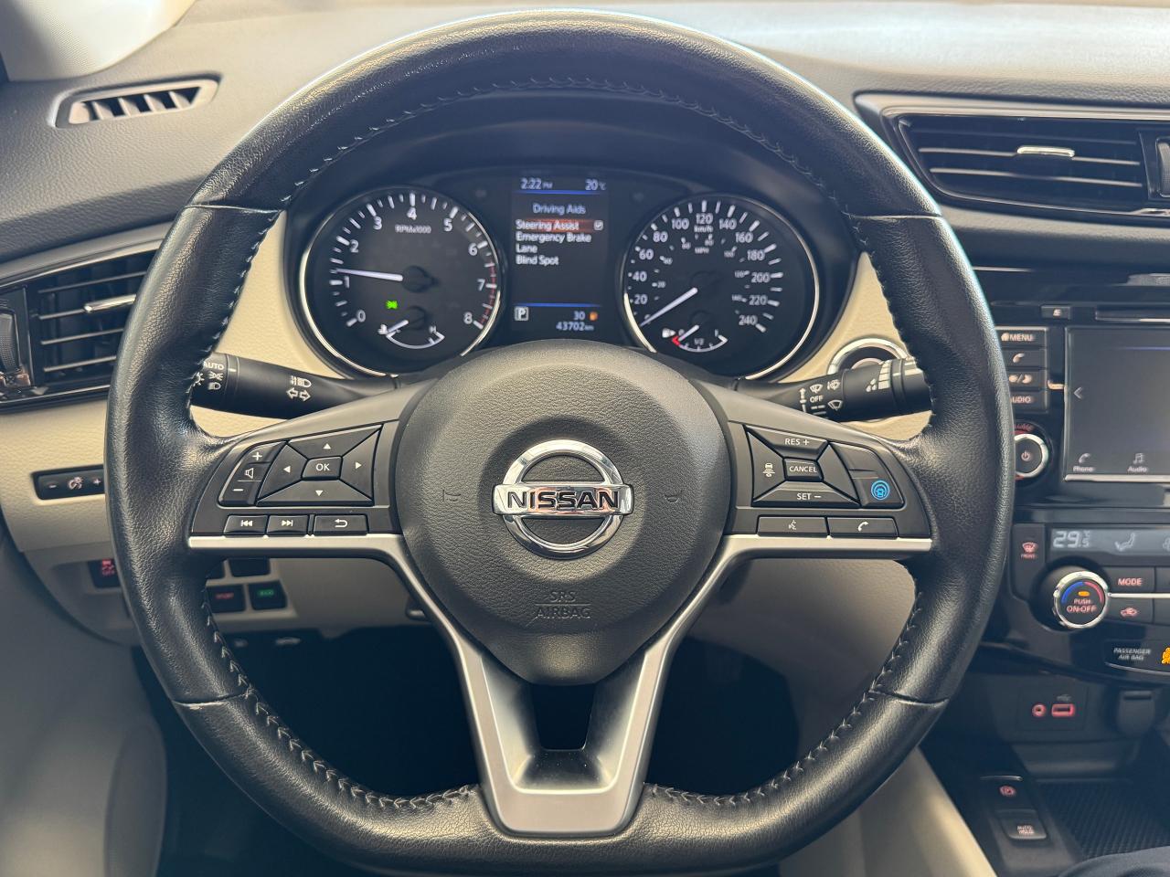 2022 Nissan Qashqai SV AWD+Roof+Adaptive Cruise+RMT Start+CLEAN CARFAX - Photo #14