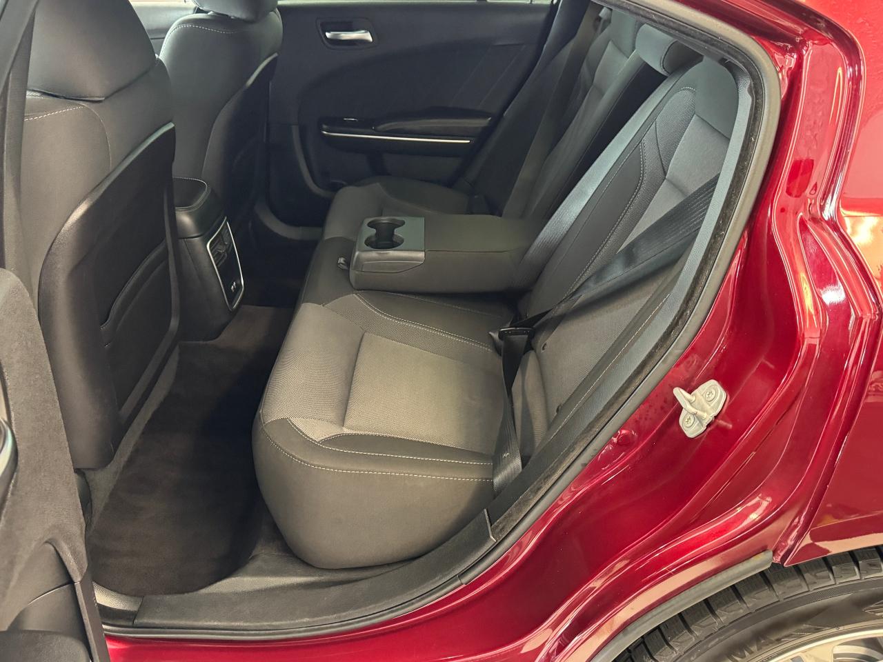 2019 Dodge Charger SXT+ApplePlay+Camera+CLEAN CARFAX - Photo #24