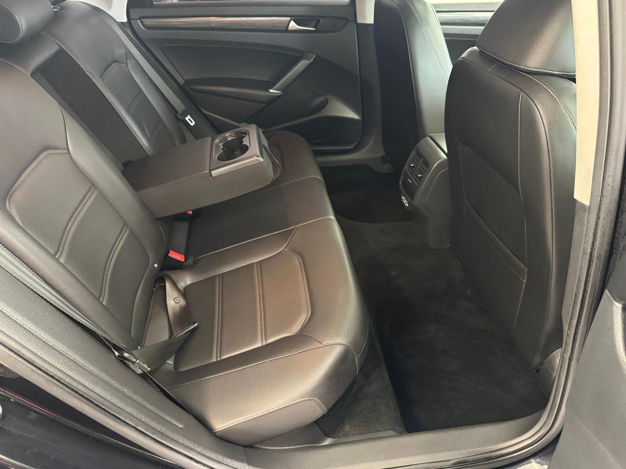 2020 Volkswagen Passat Highline+Adaptive Cruise+Blind Spot+CLEAN CARFAX Photo27