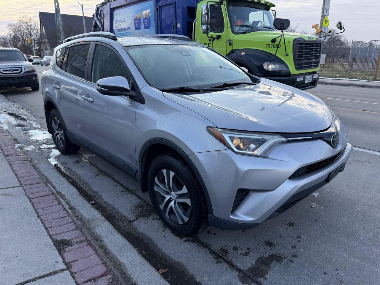 2017 Toyota RAV4 AWD 4dr LE - Photo #5