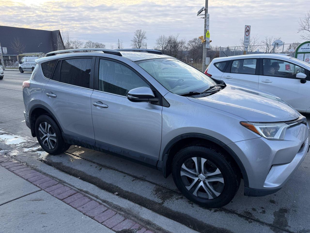 2017 Toyota RAV4 AWD 4dr LE - Photo #7