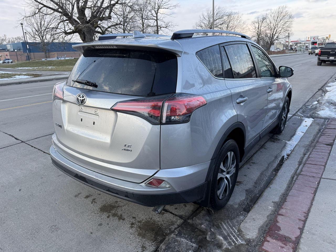 2017 Toyota RAV4 AWD 4dr LE - Photo #8