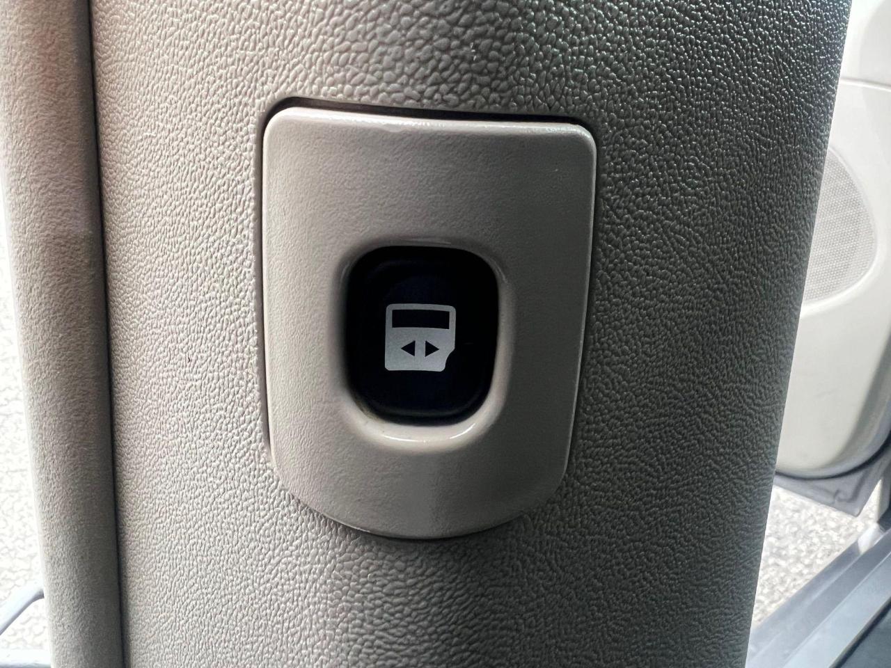 2015 Chrysler Town & Country 4DR WGN TOURING - Photo #9