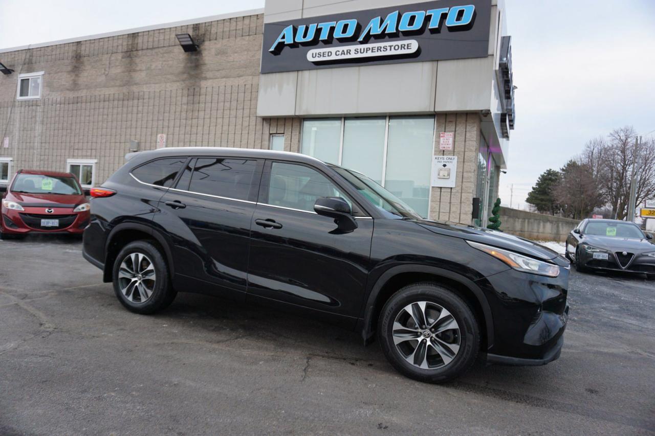 Used 2020 Toyota Highlander XLE AWD V6 CERTIFIED *ACCIDENT FREE* CAMERA BLUETOOTH LEATHER HEATED SEATS SUNROOF CRUISE ALLOYS for sale in Burlington, ON