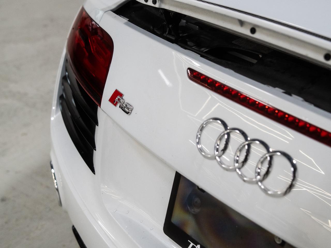 2014 Audi R8 SPYDER | MANUAL | BANG OLUFSEN Photo