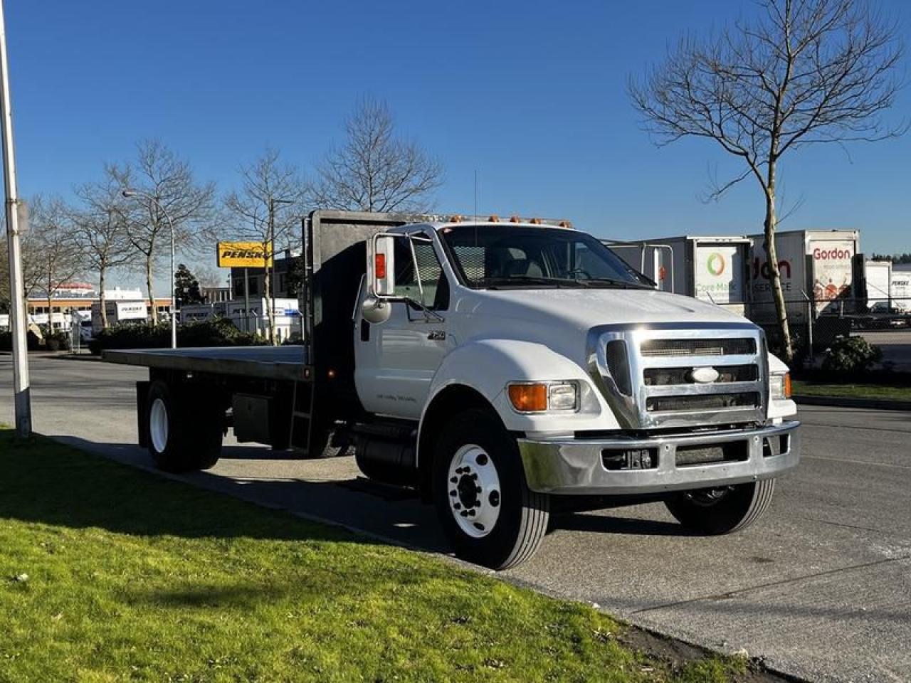 Used 2008 Ford F-750 Flack Deck 2WD Diesel Hydraulic Brakes for sale in Burnaby, BC