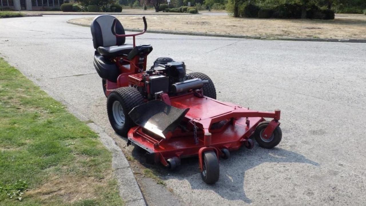 Used 2014 Ferris Mower ISX 800 Gas Zero-Turn Lawn  Mower for sale in Burnaby, BC