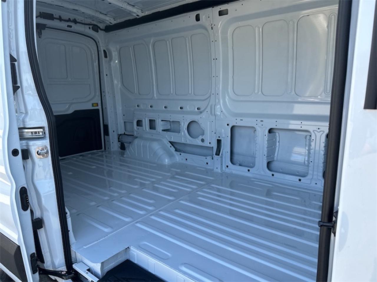 2025 Ford Transit Cargo Van BASE Photo5