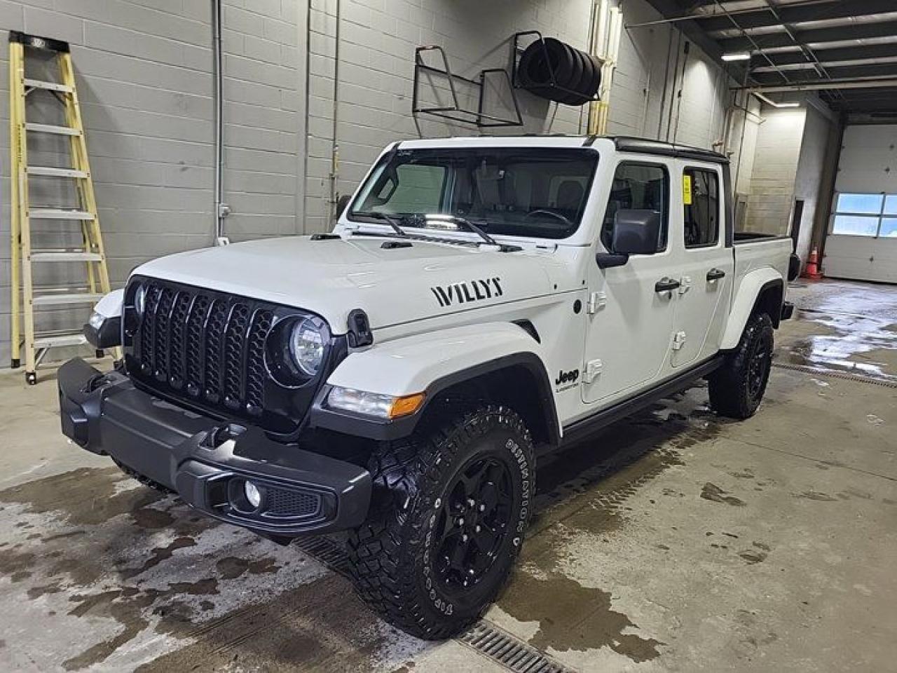 Used 2022 Jeep Gladiator Willys 4X4 | Auto | Nav | Heated Steering + Seats | Tow Pkg | BSM | CarPlay + Android | Alpine Audio for sale in Guelph, ON