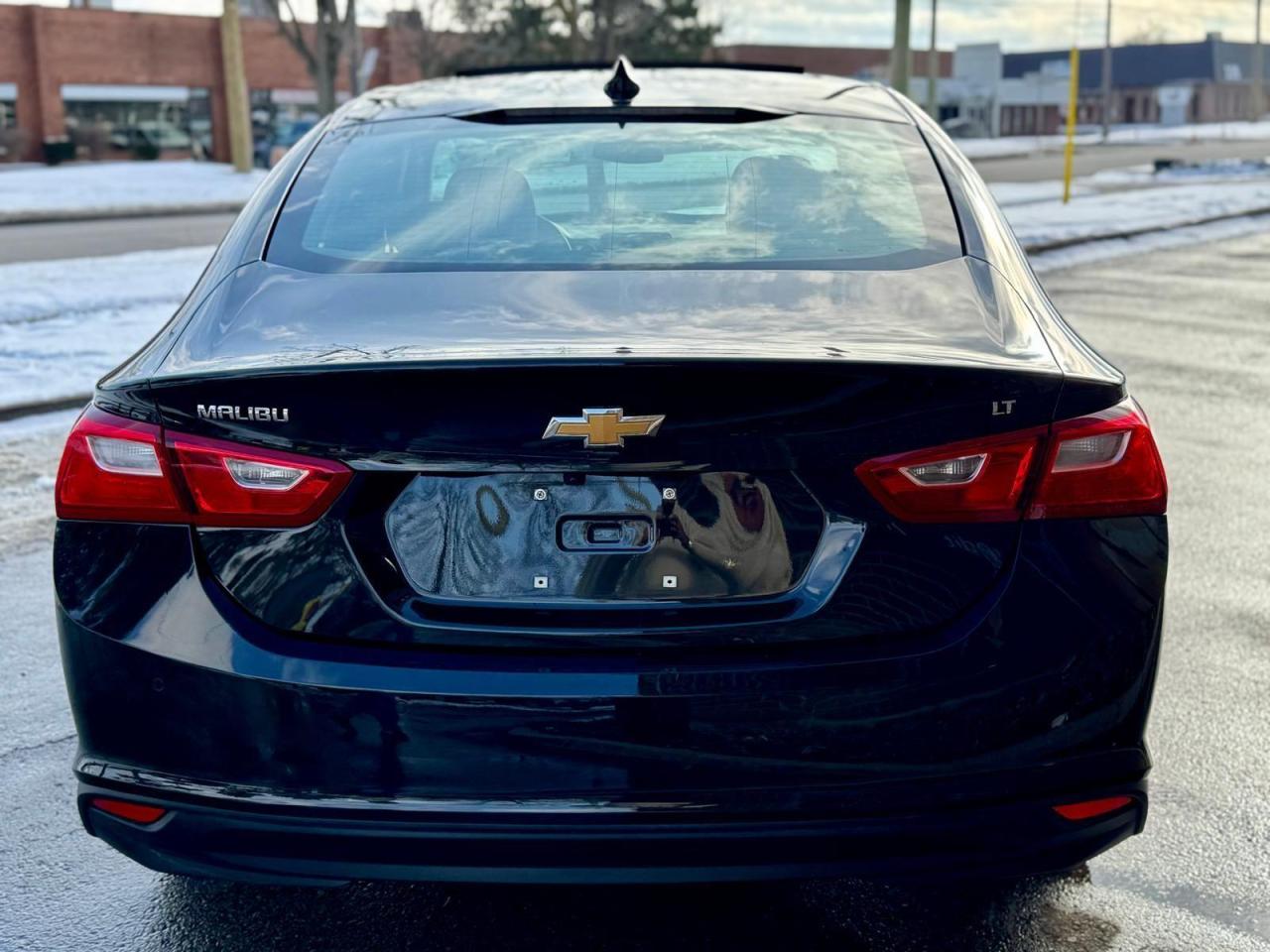 2023 Chevrolet Malibu  Photo2