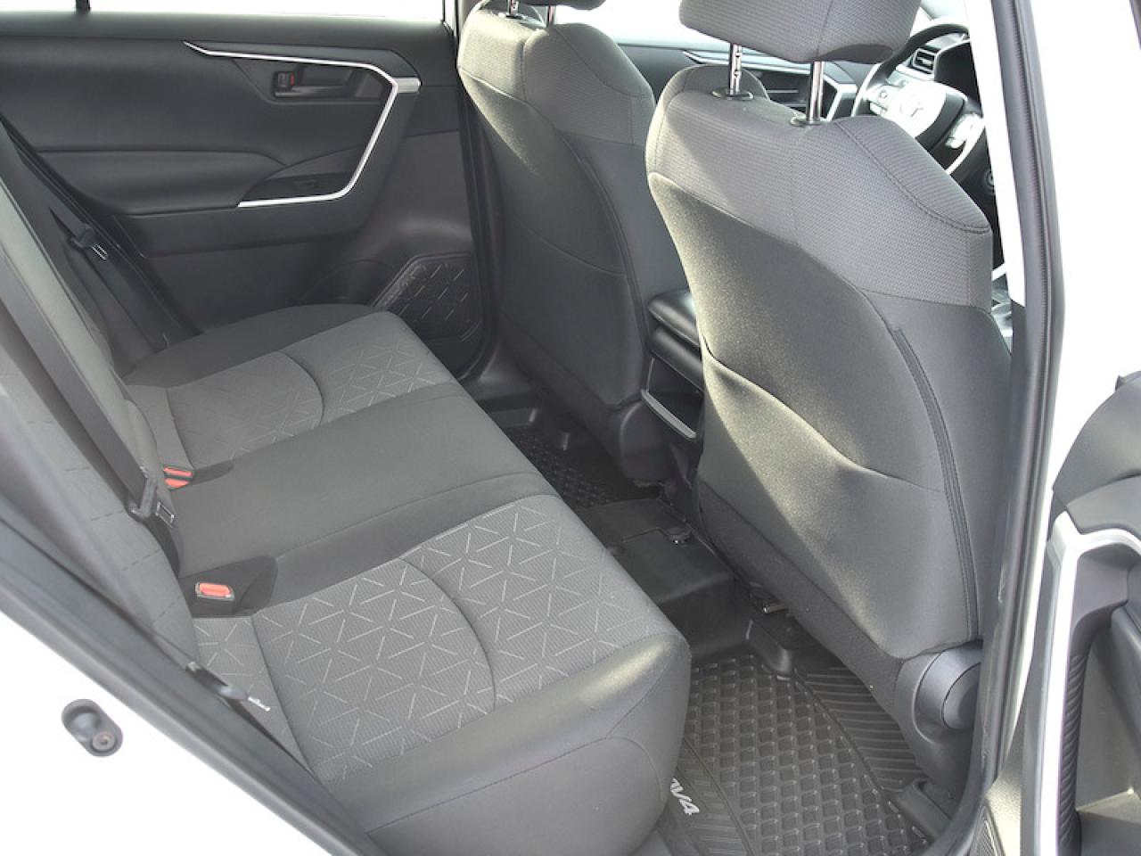 2021 Toyota RAV4 LE - Photo #6