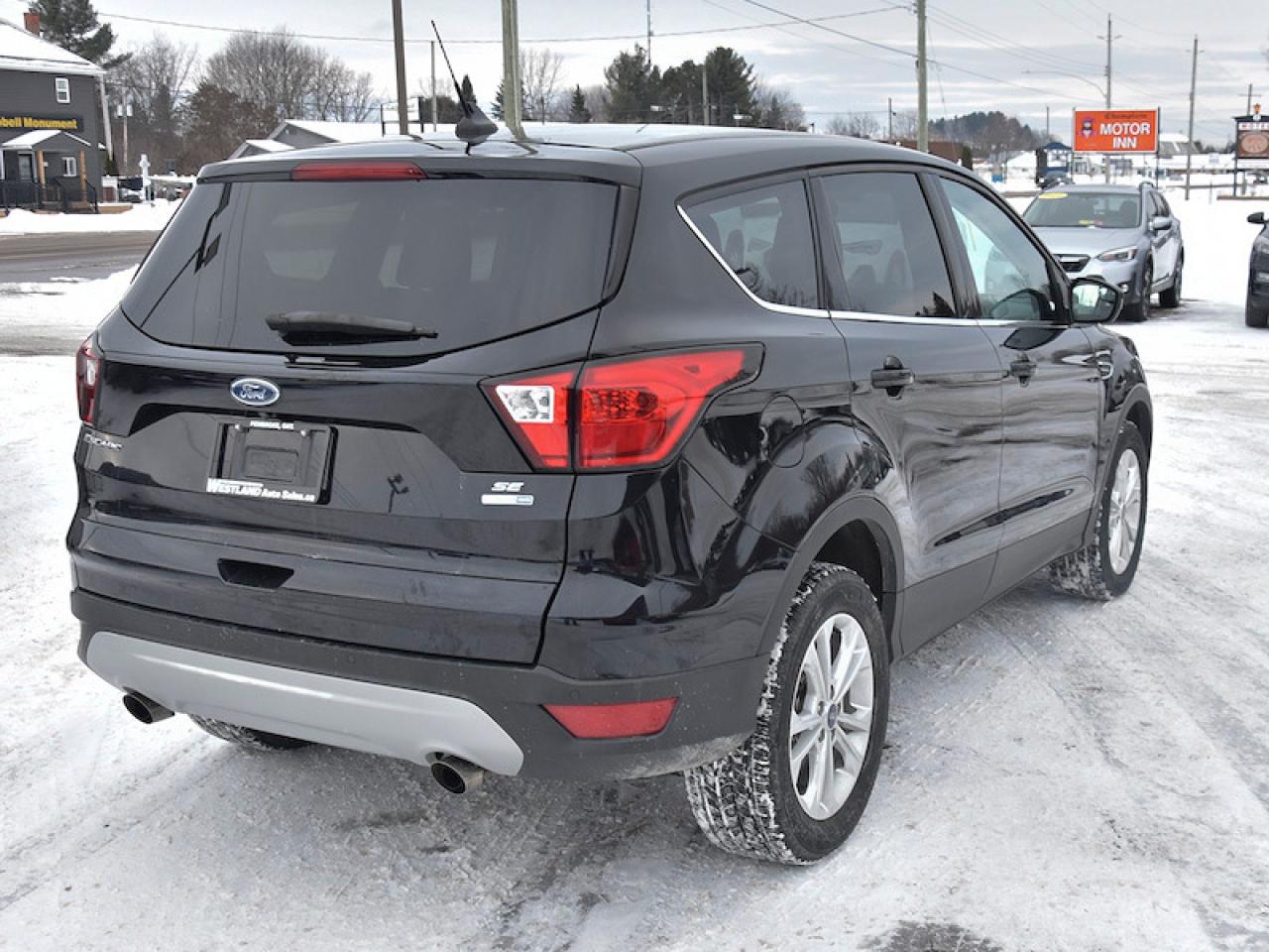 2019 Ford Escape SE - Photo #3