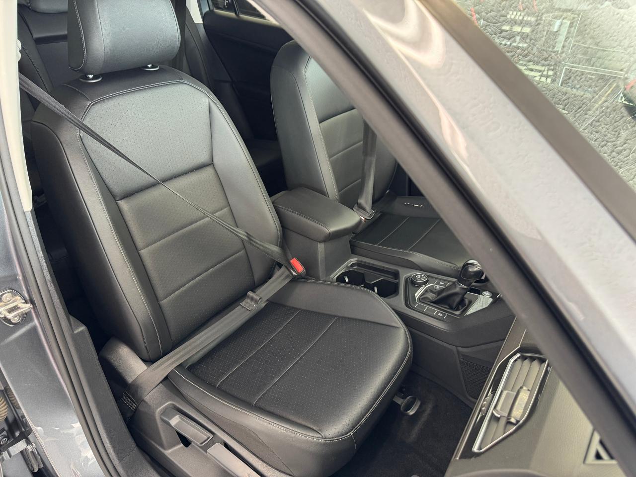 2018 Volkswagen Tiguan Comfortline AWD+ApplePlay+Blind Spot+HeatedLeather - Photo #23