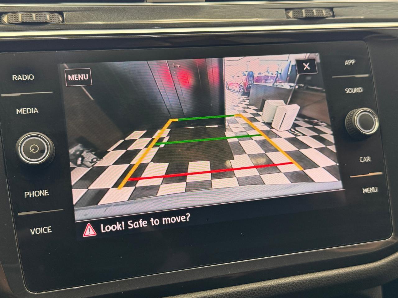 2018 Volkswagen Tiguan Comfortline AWD+ApplePlay+Blind Spot+HeatedLeather - Photo #13