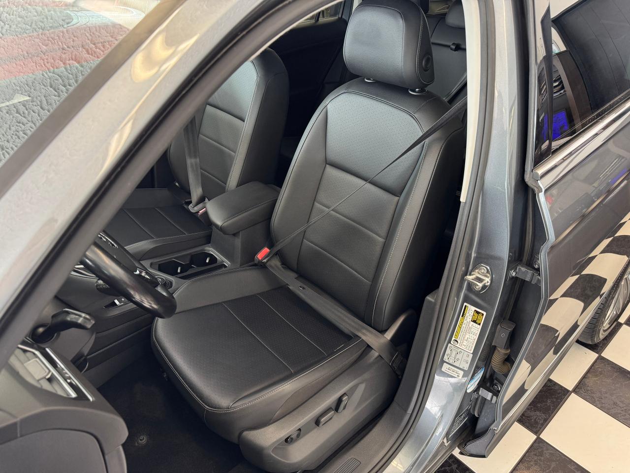 2018 Volkswagen Tiguan Comfortline AWD+ApplePlay+Blind Spot+HeatedLeather - Photo #20