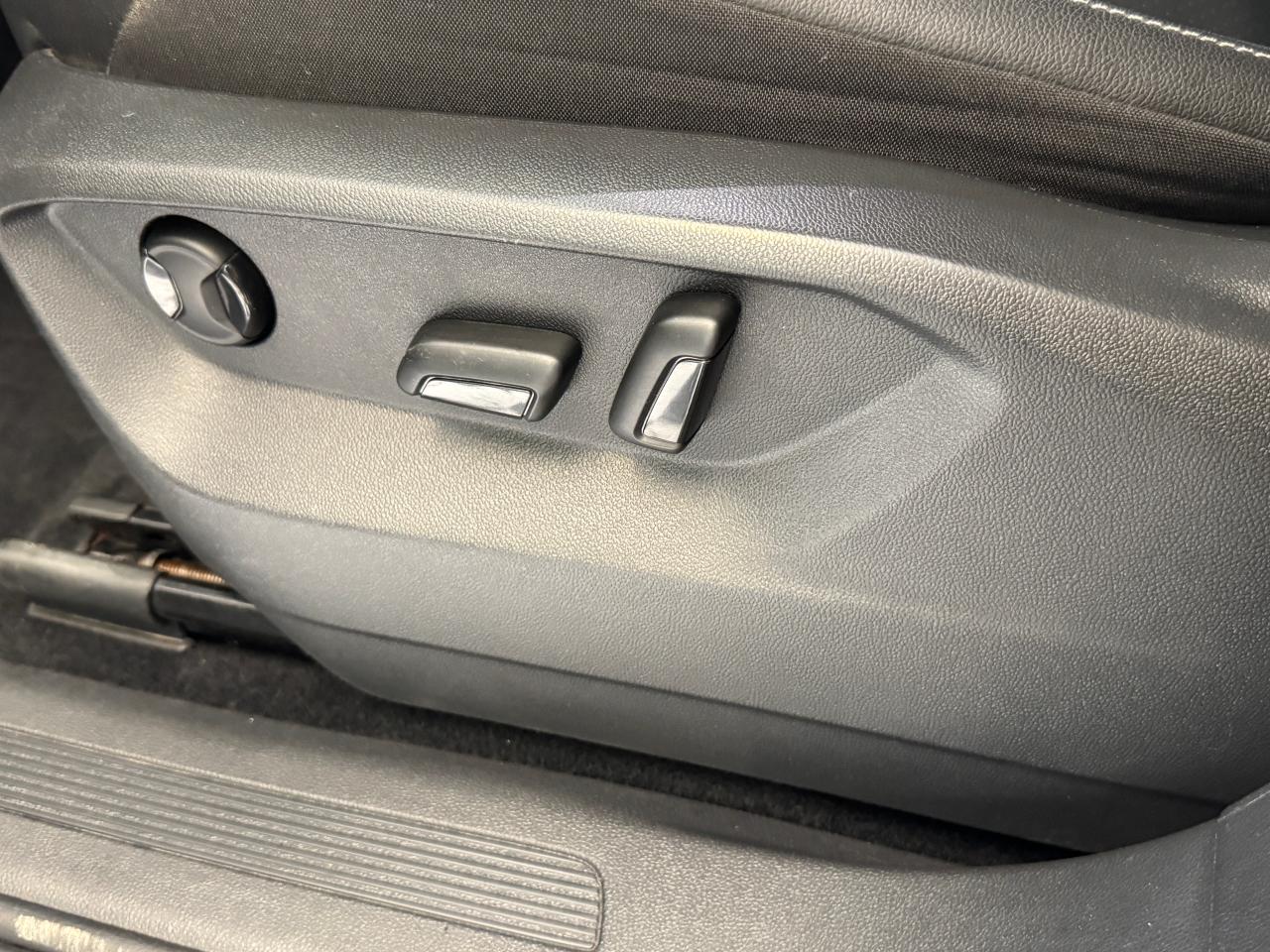2018 Volkswagen Tiguan Comfortline AWD+ApplePlay+Blind Spot+HeatedLeather Photo97