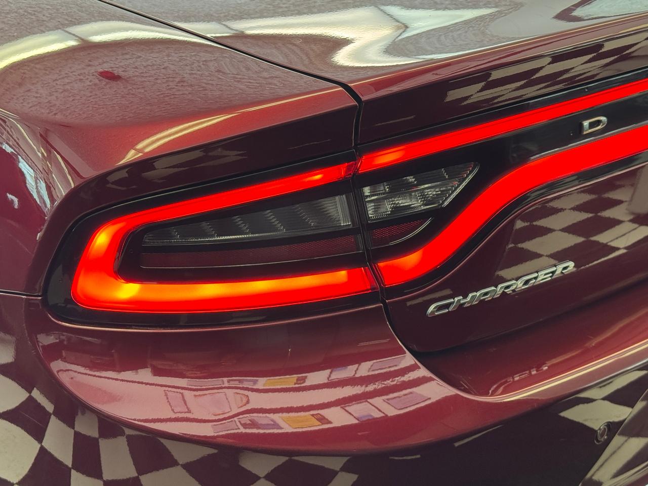 2019 Dodge Charger SXT+ApplePlay+Camera+CLEAN CARFAX Photo