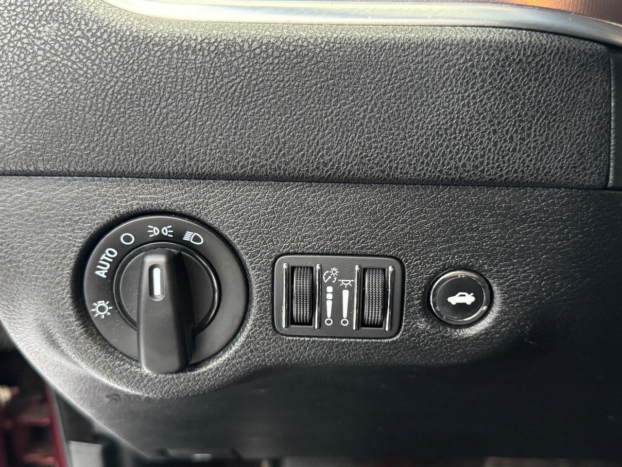 2019 Dodge Charger SXT+ApplePlay+Camera+CLEAN CARFAX Photo