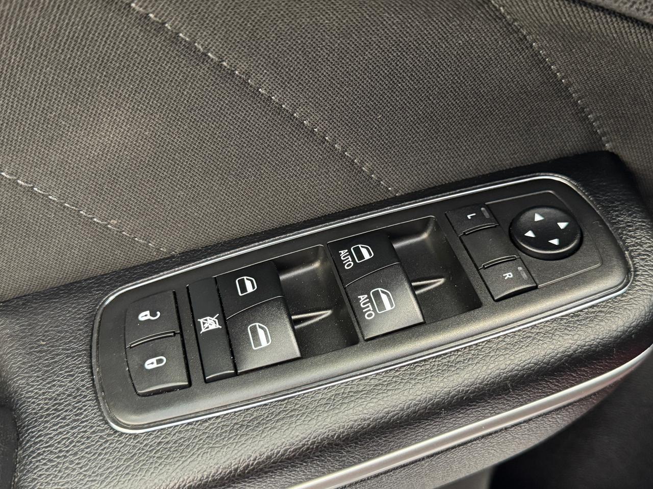 2019 Dodge Charger SXT+ApplePlay+Camera+CLEAN CARFAX Photo