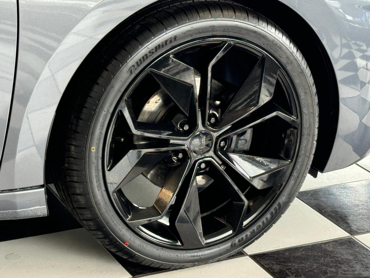 2020 Hyundai Elantra Ultimate+Adpative Cruise+GPS+Roof+GPS+New Tires Photo