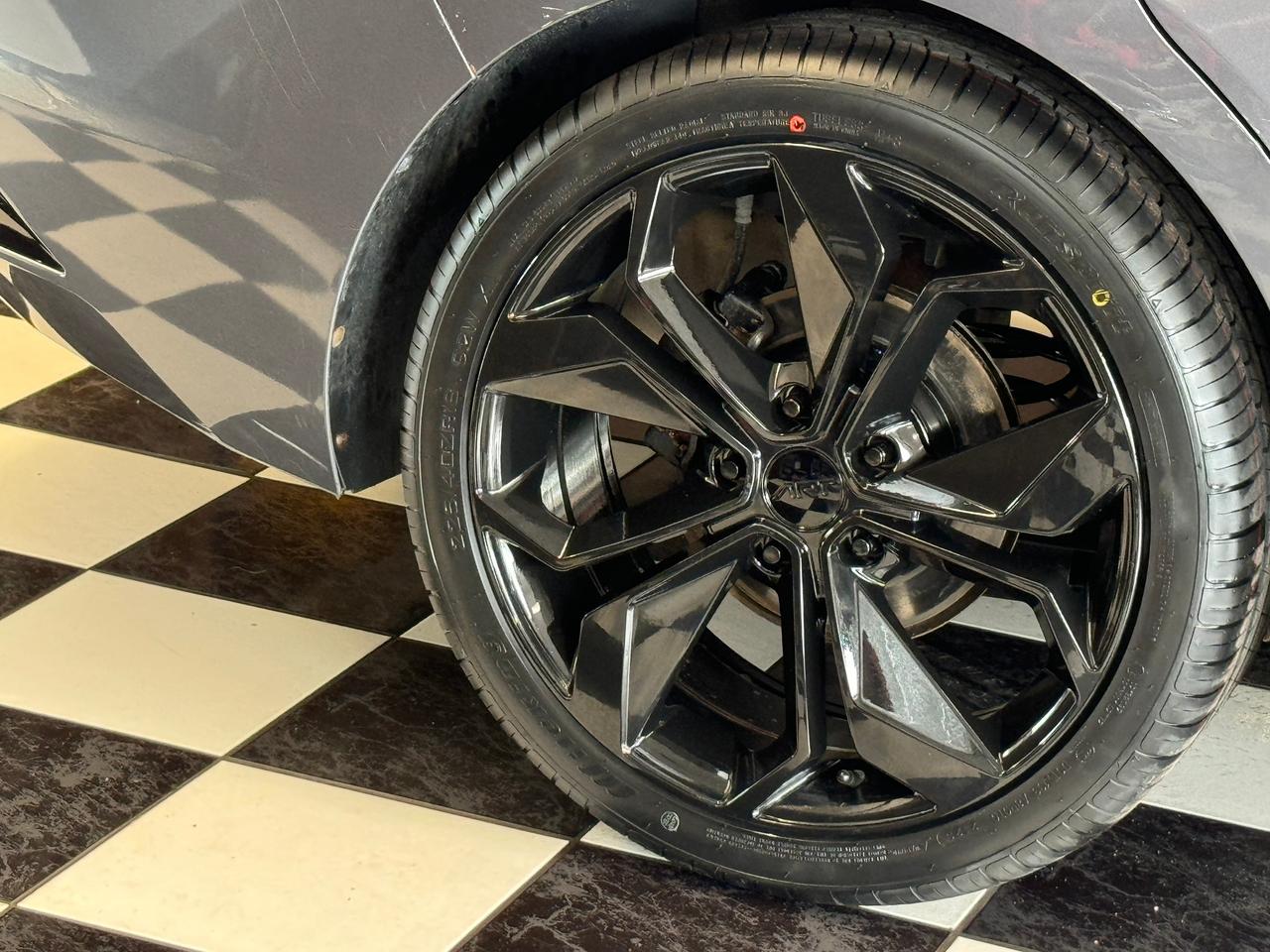 2020 Hyundai Elantra Ultimate+Adpative Cruise+GPS+Roof+GPS+New Tires Photo