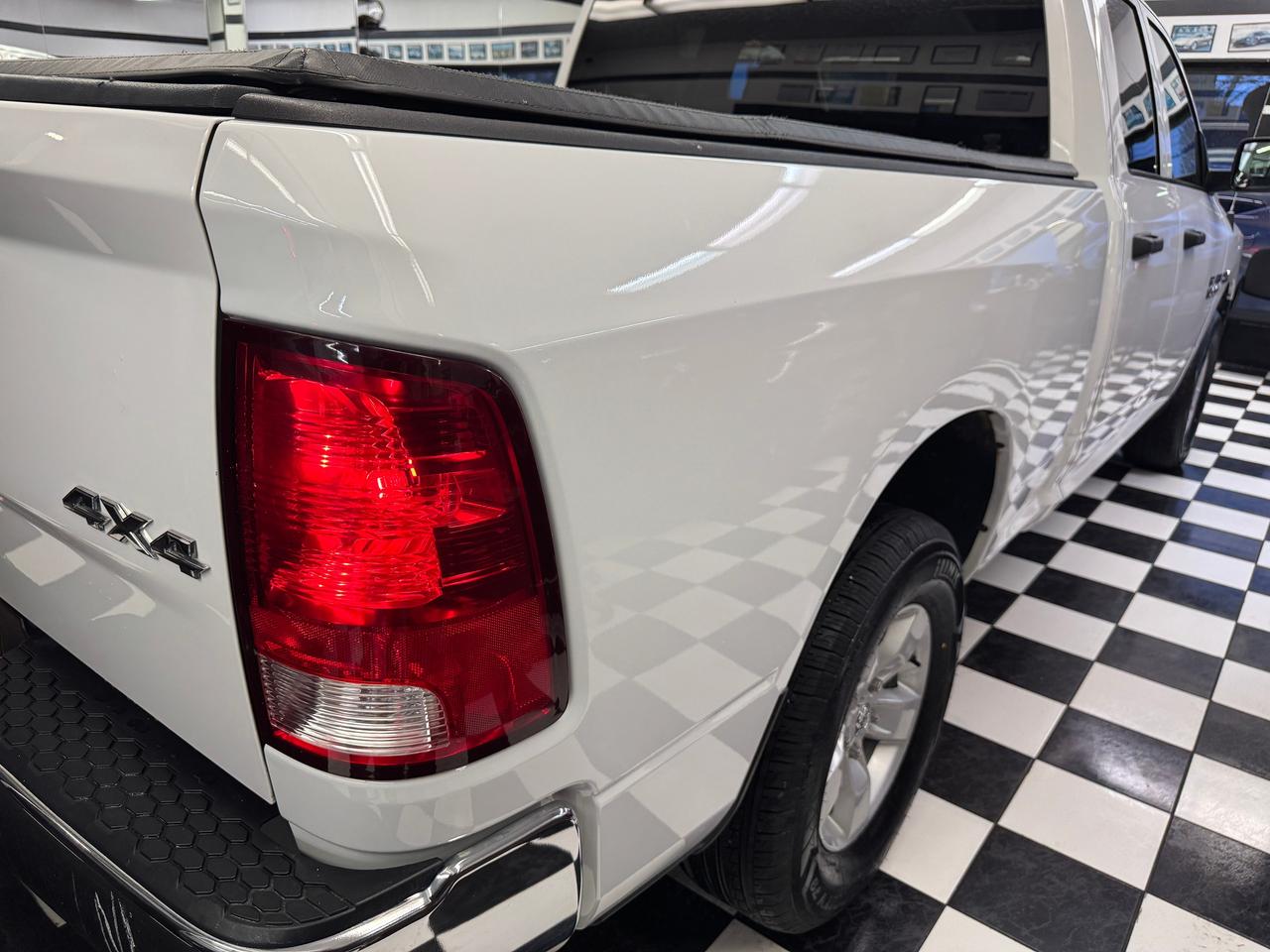 2017 RAM 1500 ST 5.7L V8 HEMI 4x4+Brand New Tires & Brakes+A/C Photo