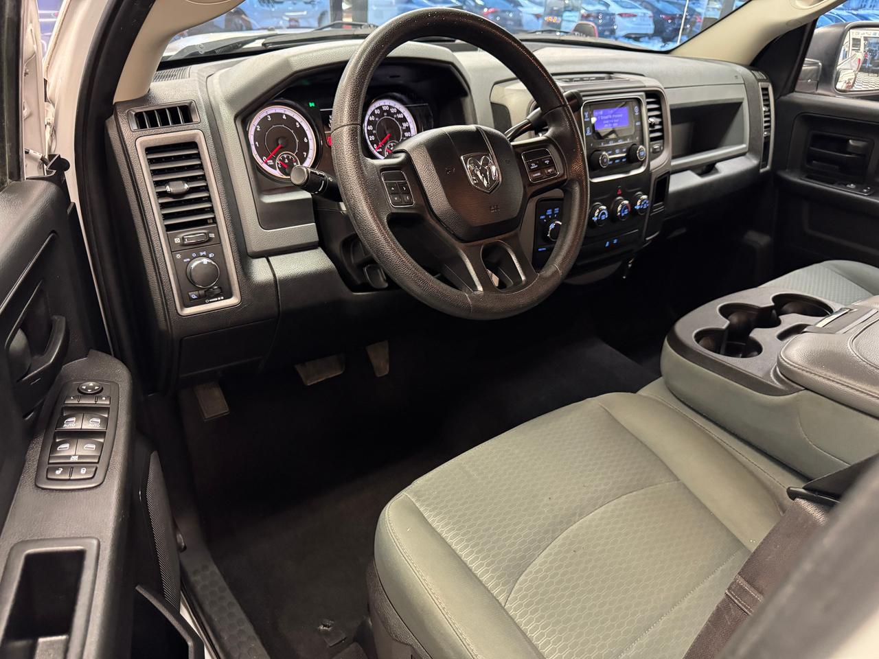 2017 RAM 1500 ST 5.7L V8 HEMI 4x4+Brand New Tires & Brakes+A/C Photo