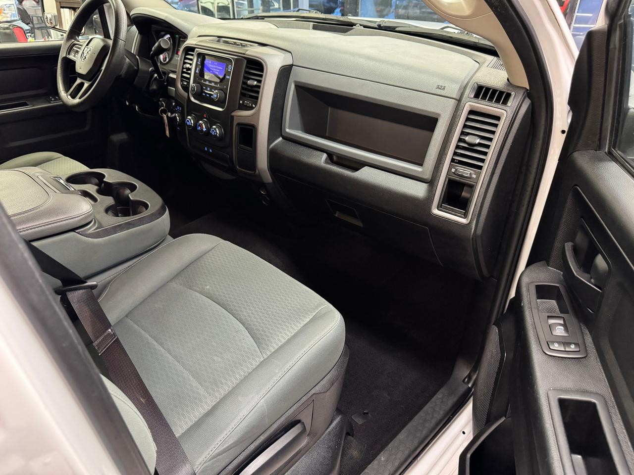 2017 RAM 1500 ST 5.7L V8 HEMI 4x4+Brand New Tires & Brakes+A/C Photo