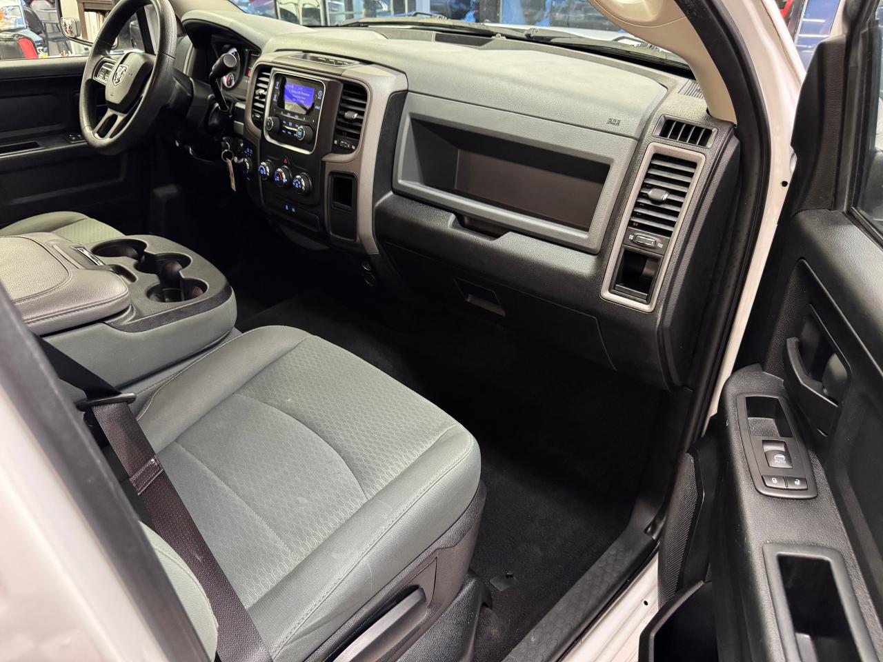 2017 RAM 1500 ST 5.7L V8 HEMI 4x4+Brand New Tires & Brakes+A/C Photo