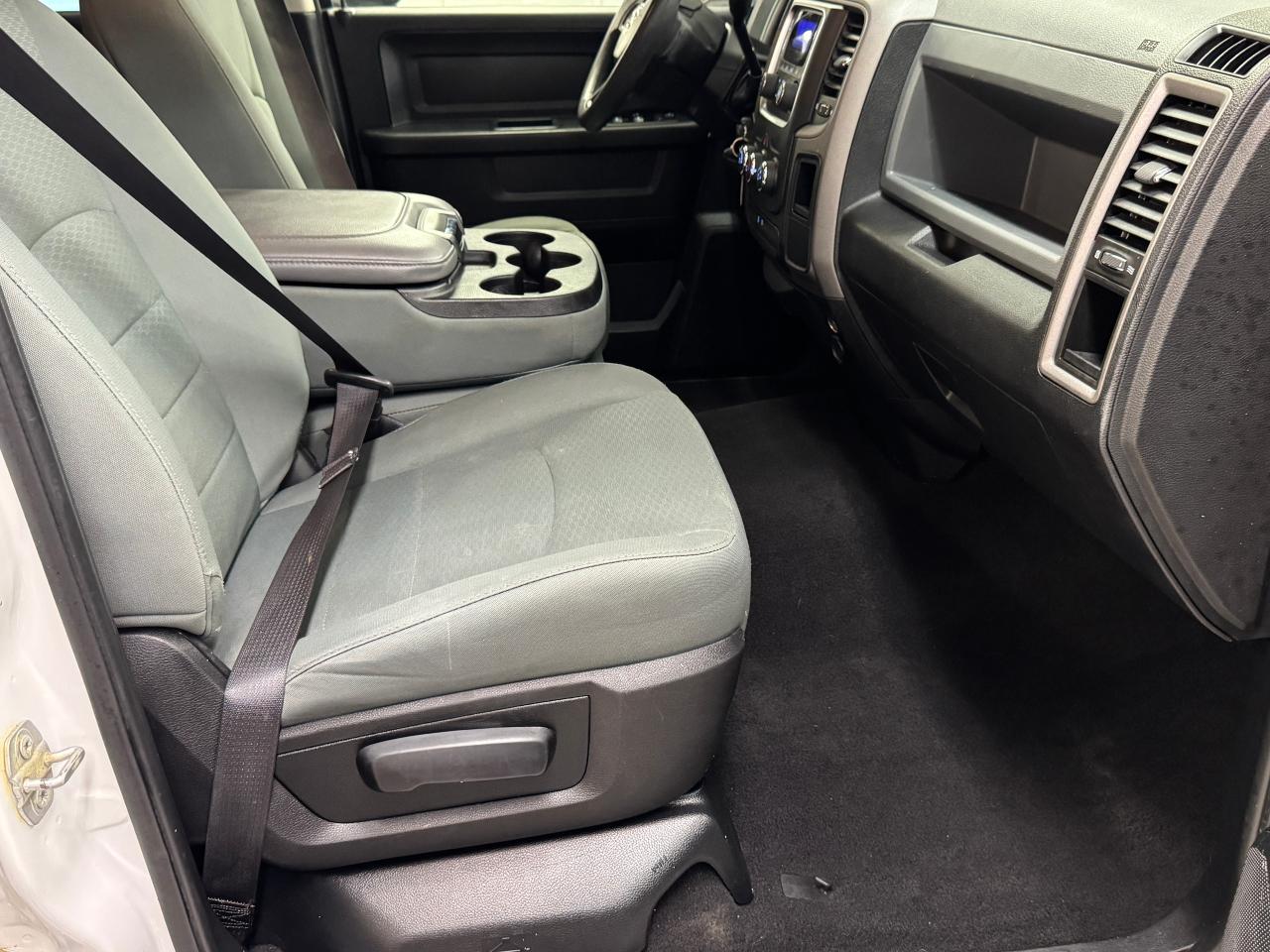 2017 RAM 1500 ST 5.7L V8 HEMI 4x4+Brand New Tires & Brakes+A/C Photo