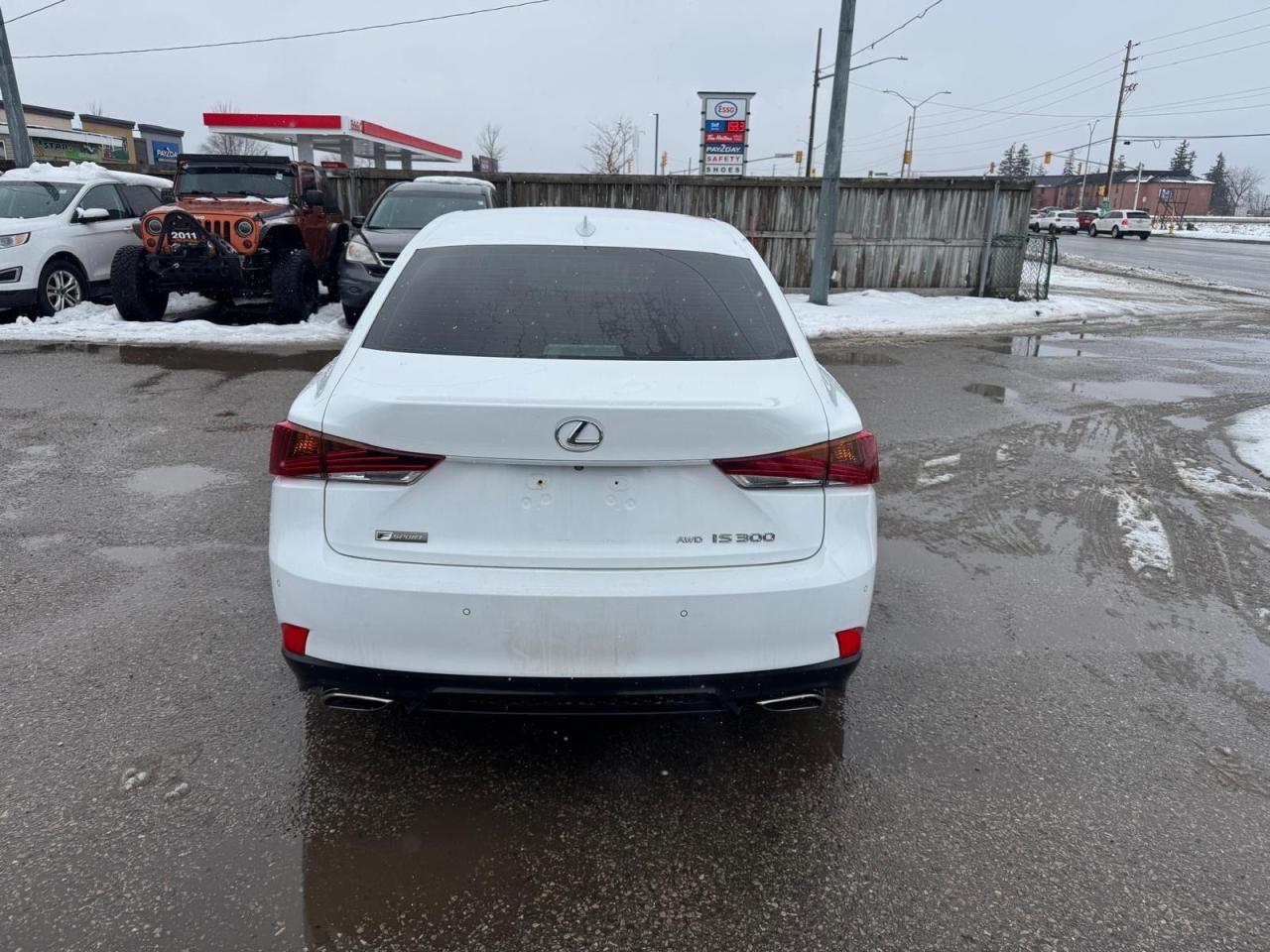 2018 Lexus IS 300 AWD, RED LEATHER, ONLY 99KMS, CERTIFIED - Photo #4