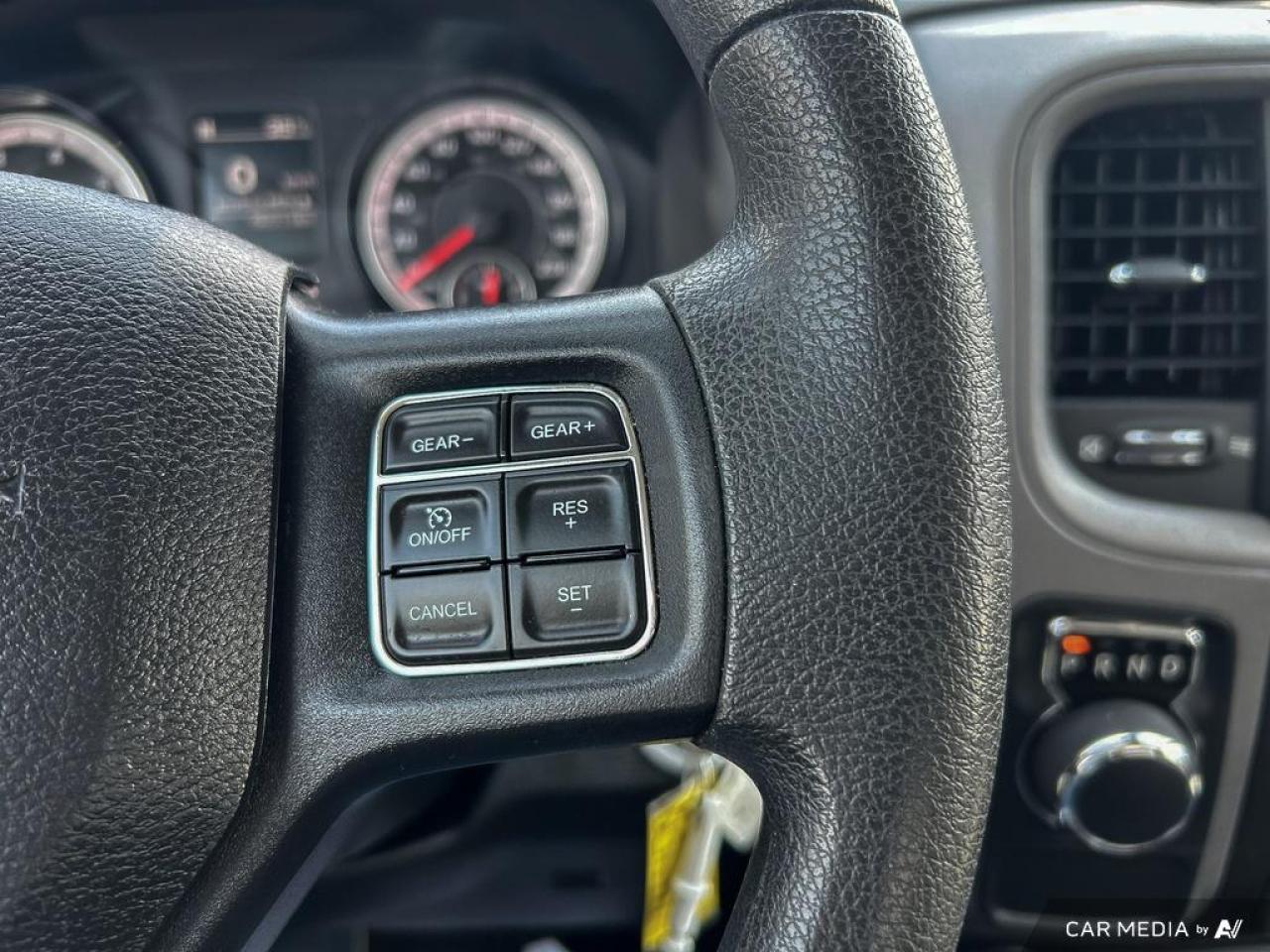 2020 RAM 1500 Classic EXPRESS / 4X2 / REG CAB / SHORT BOX / NO ACCIDENTS - Photo #15