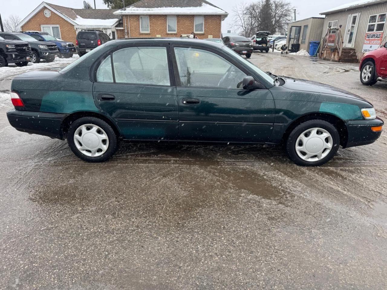 1997 Toyota Corolla DX, AUTO, ONLY 111KMS, RUNS GREAT, RELIABLE, AS IS - Photo #6