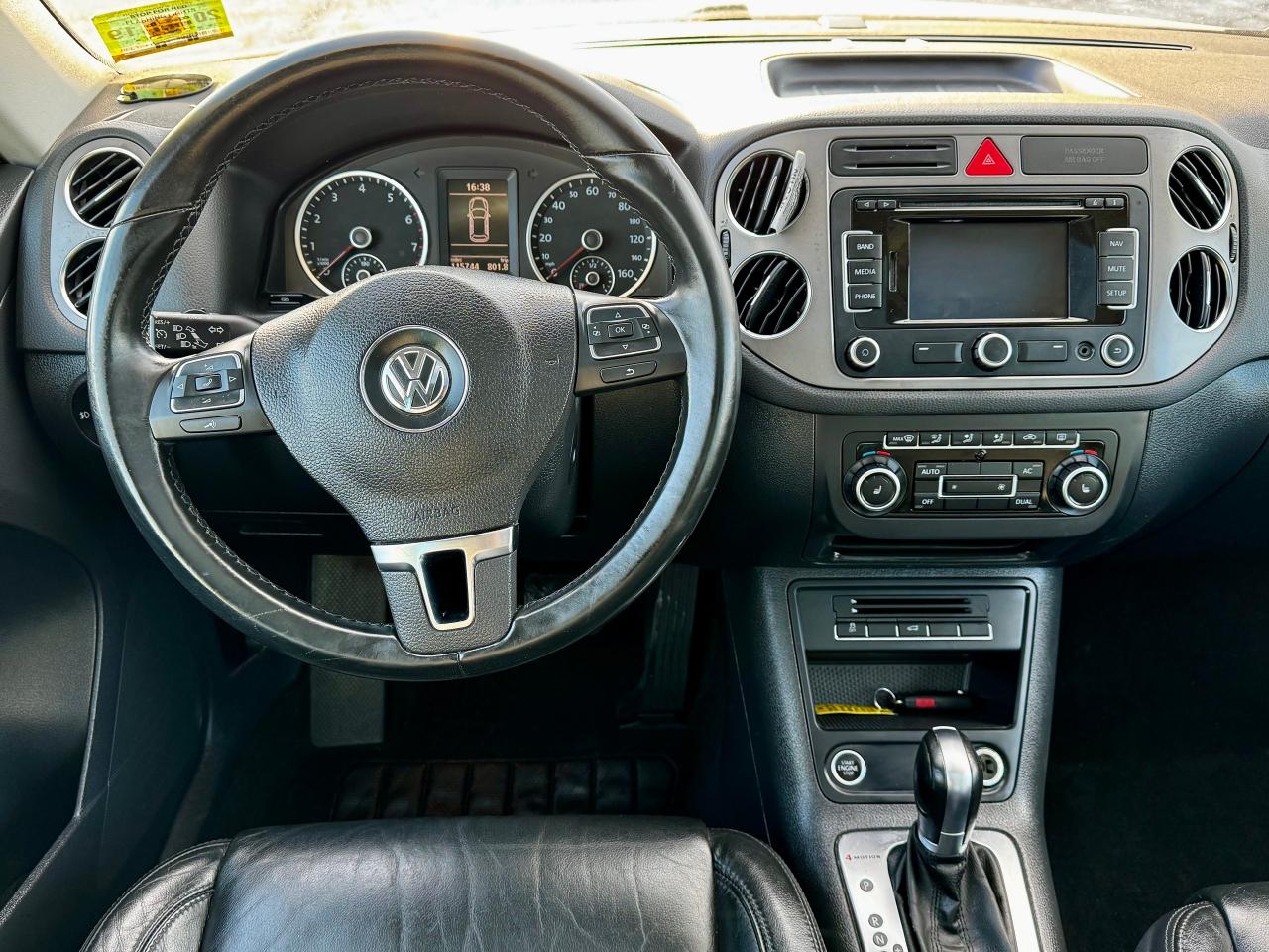 2011 Volkswagen Tiguan SEL 4MOTION **LEATHER INTERIOR** - Photo #15