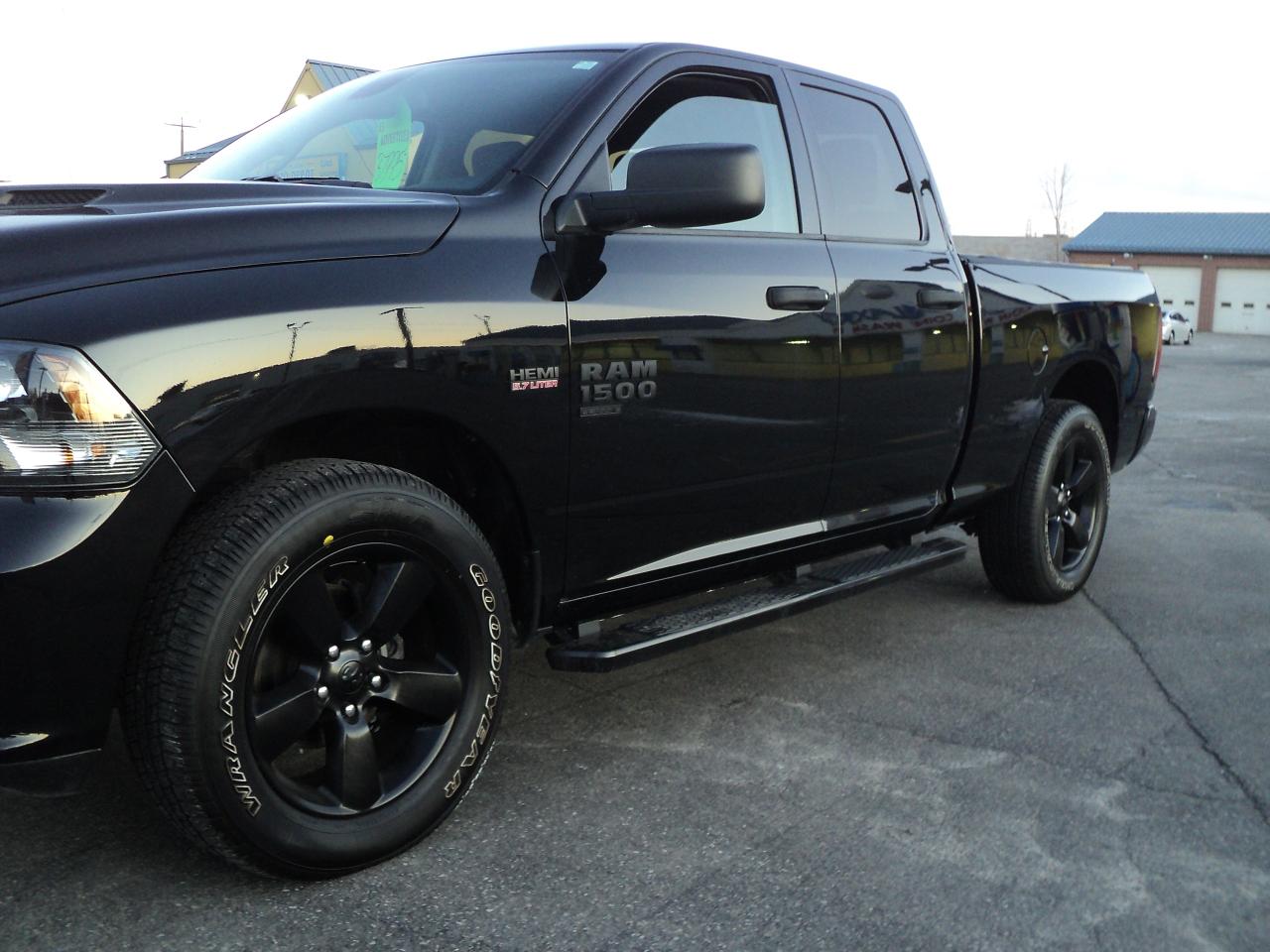 2022 RAM 1500 Classic Express QuadCab4x4 5.7L8cylHemi 6'4"BoxRemoteStart - Photo #13