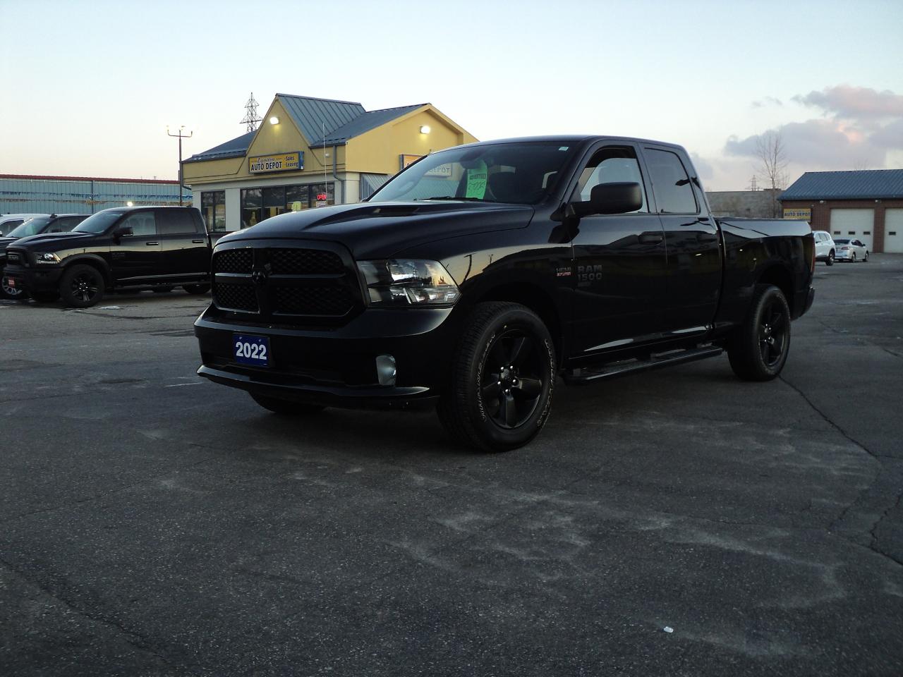2022 RAM 1500 Classic Express QuadCab4x4 5.7L8cylHemi 6'4"BoxRemoteStart - Photo #2