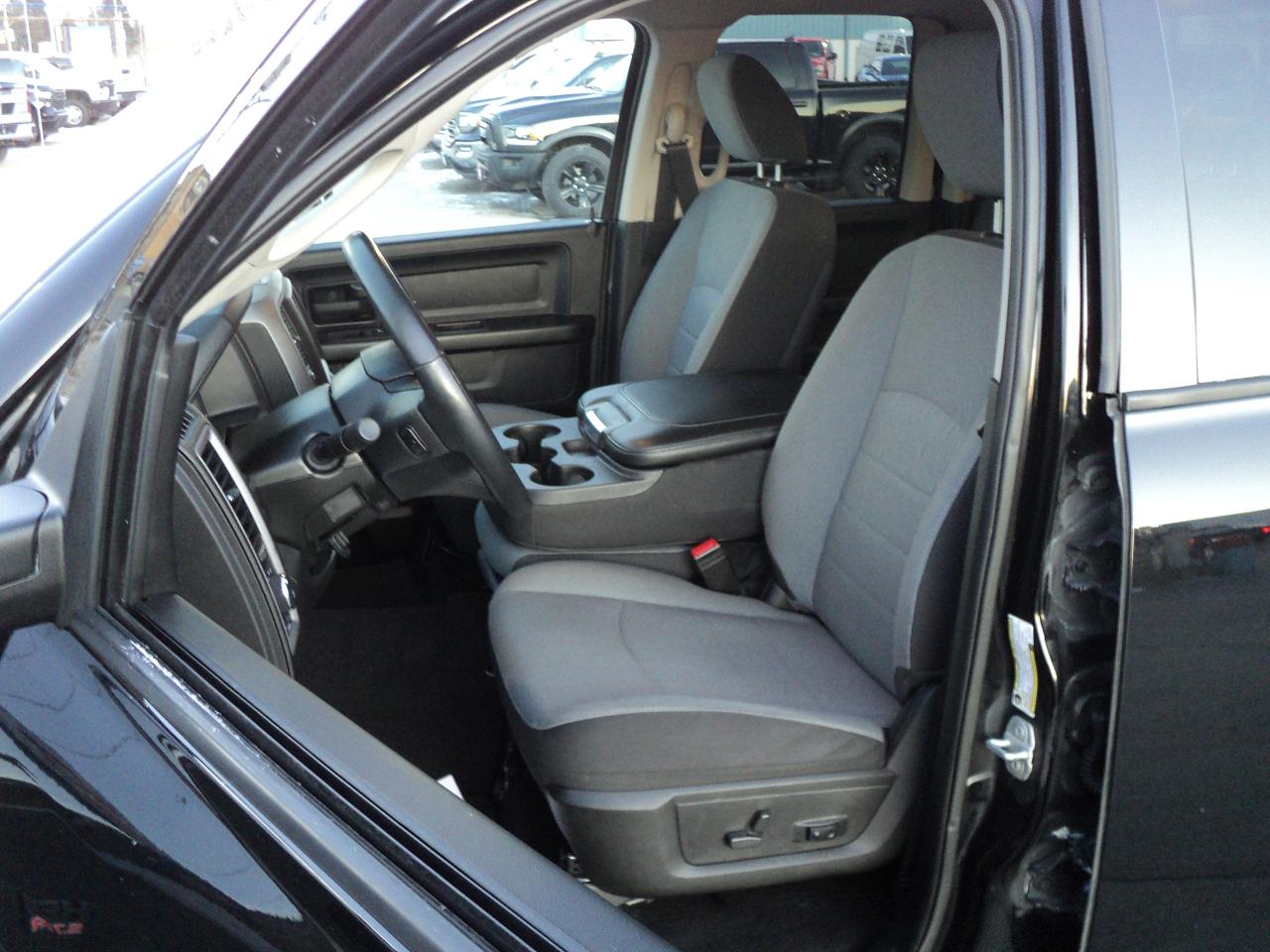 2022 RAM 1500 Classic Express QuadCab4x4 5.7L8cylHemi 6'4"BoxRemoteStart - Photo #23