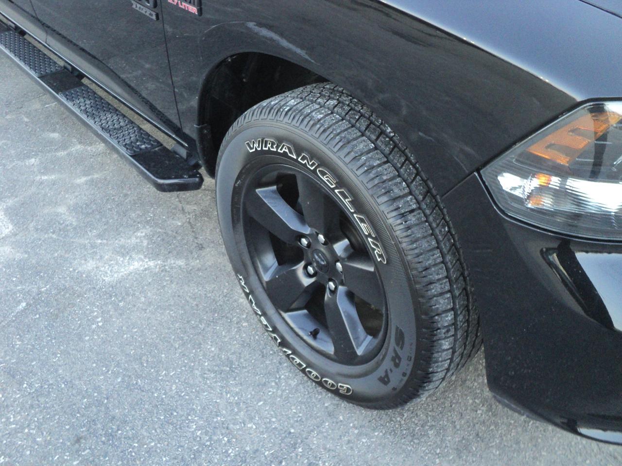 2022 RAM 1500 Classic Express QuadCab4x4 5.7L8cylHemi 6'4"BoxRemoteStart - Photo #24