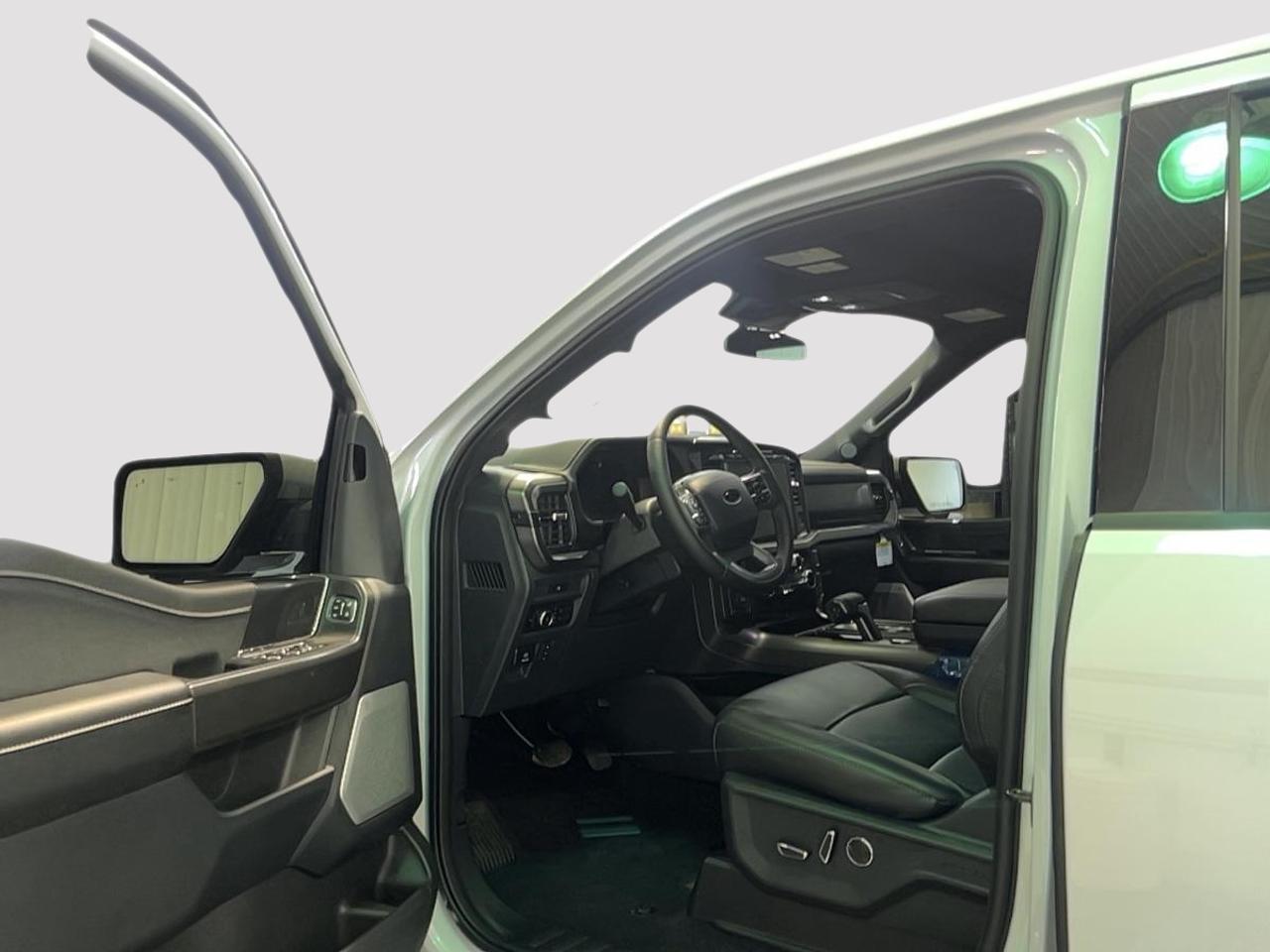 2025 Ford F-150 Lariat Photo